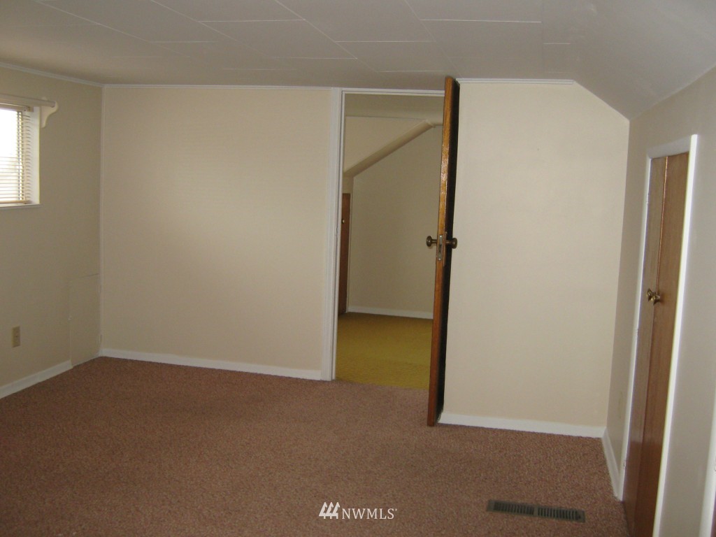 3207 Perry Avenue Northeast Bremerton, WA 98310 - Photo 9 of 10 Gallery Image 9