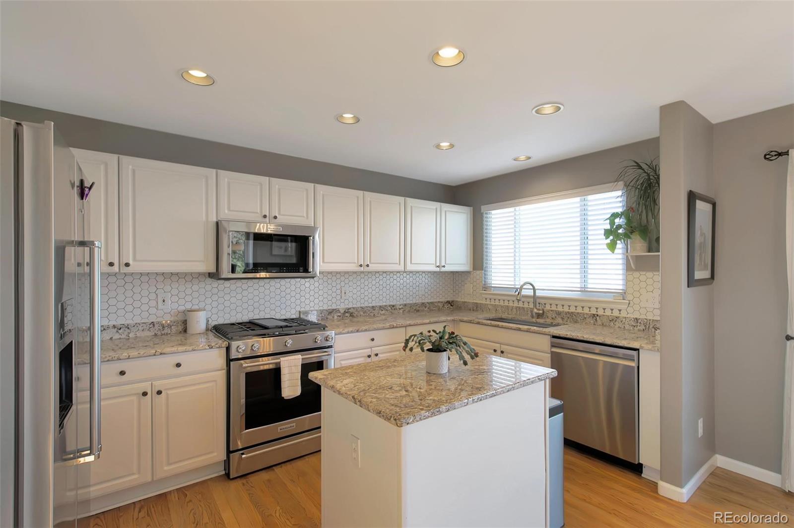 9767 Burberry Way Highlands Ranch, CO 80129 - Photo 8 of 45 Gallery Image 8