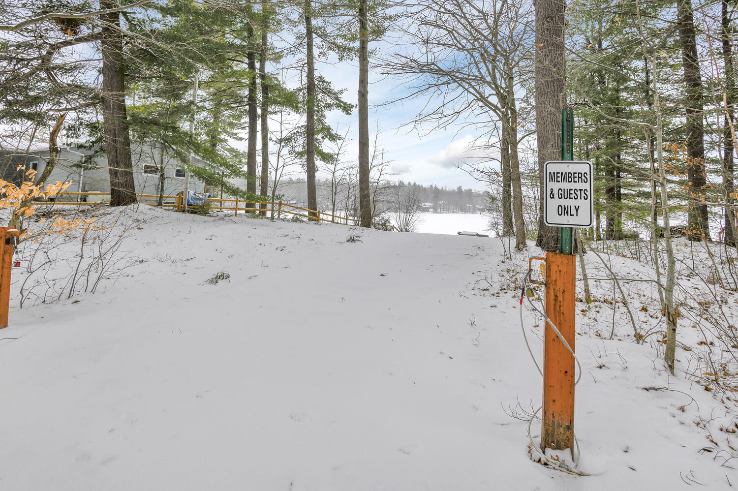 2 Crescent Lane Raymond, ME 04071 - Photo 29 of 32 2 Crescent Ln Raymond ME 04071-large-029