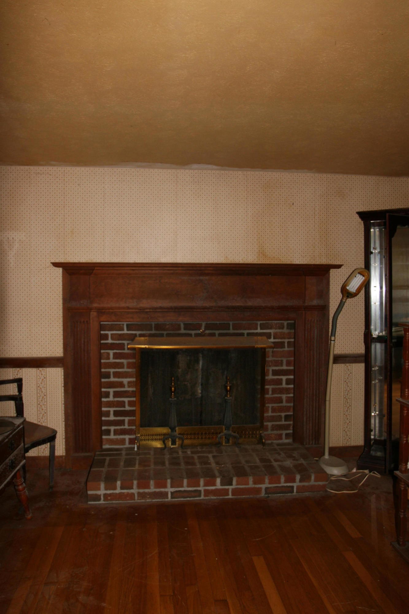 117 Turtleback Road Marstons Mills, MA 02648 - Photo 12 of 35 a fireplace with wooden floor