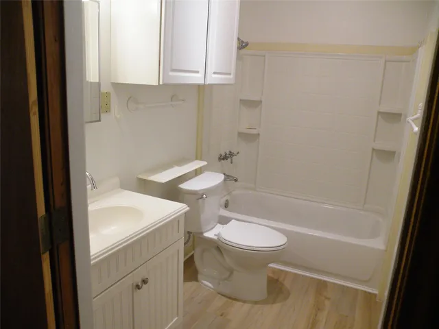 $1,100 | 703 Clear Lake Road, Clear Lake Shores, TX 77565