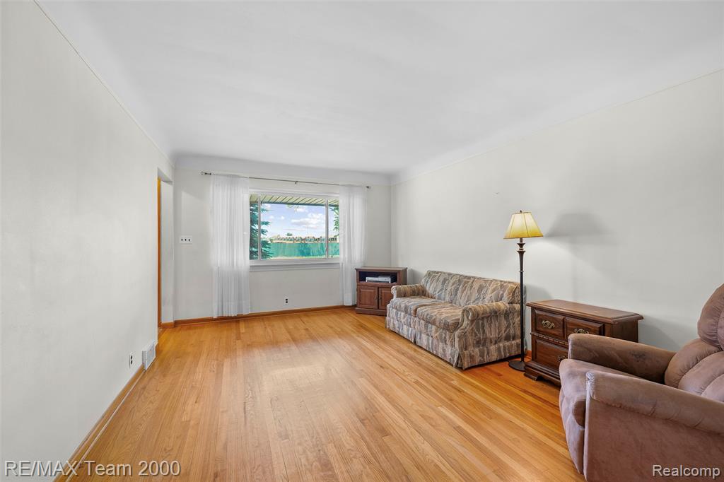 6514 Maple Street Dearborn, MI 48126 - Photo 8 of 28 Gallery Image 8