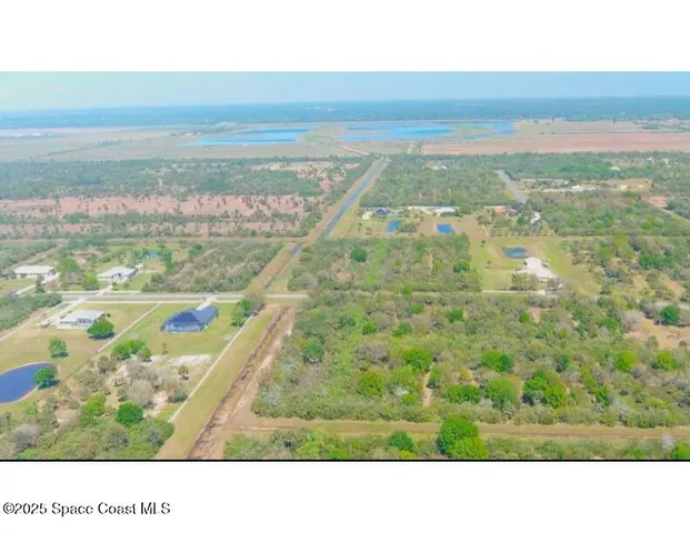 a black and white photo of a city