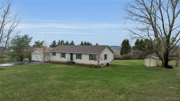 $349,900 | 2956 Valley View Lane, Sheldon, NY 14145