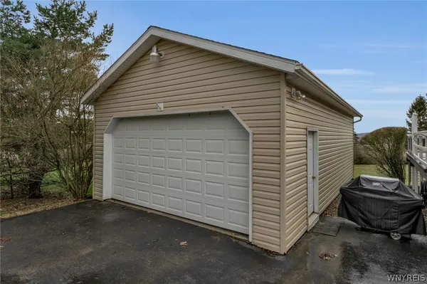 $349,900 | 2956 Valley View Lane, Sheldon, NY 14145