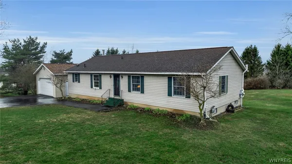 $349,900 | 2956 Valley View Lane, Sheldon, NY 14145