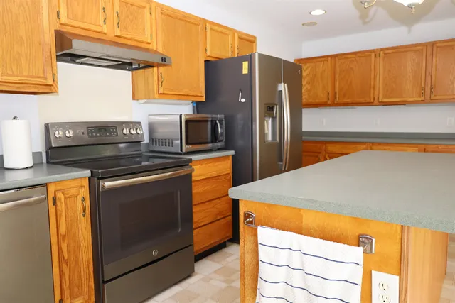 $475,000 | 65 Ledgewood Drive, St. Johnsbury, VT 05819