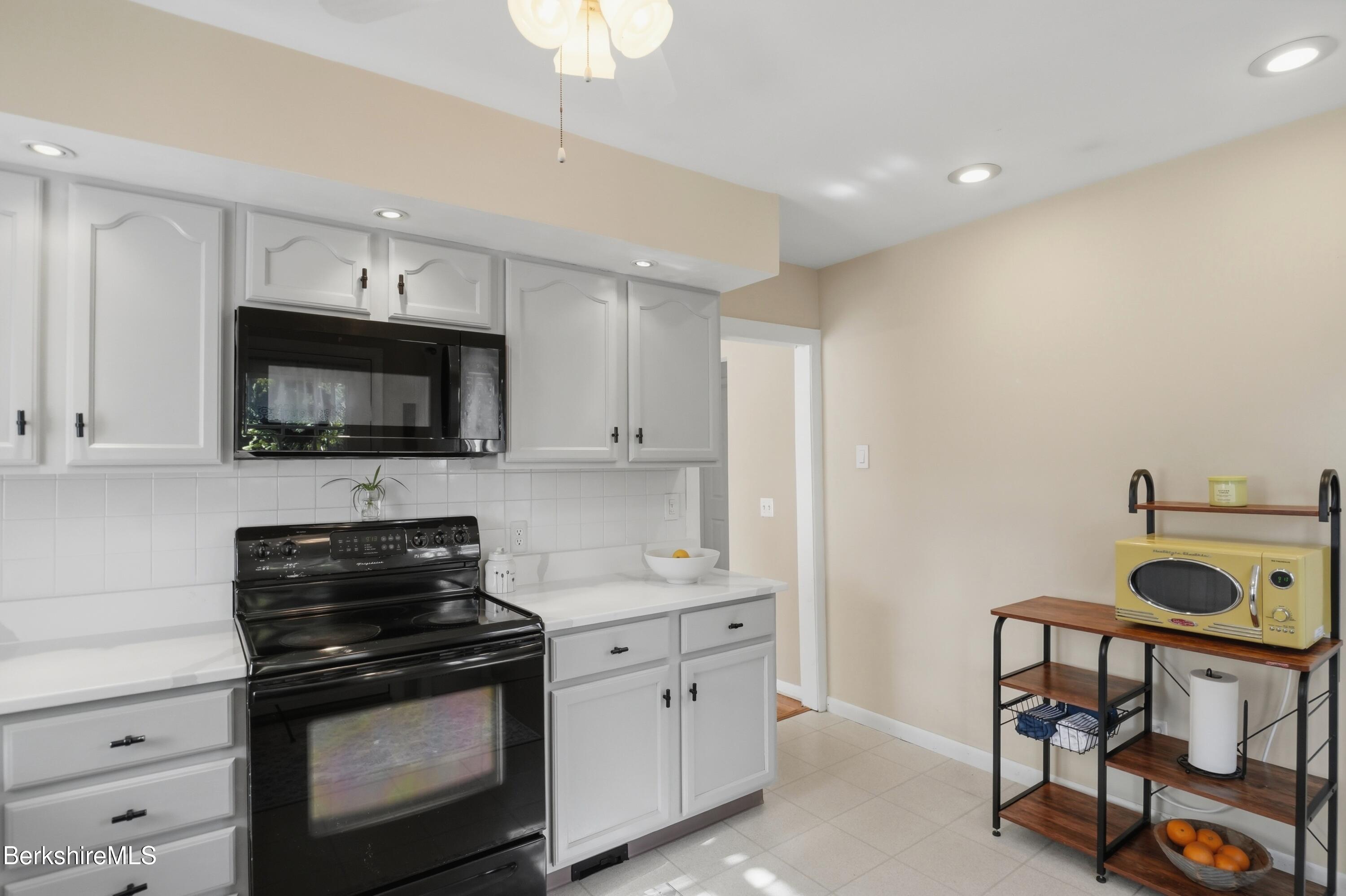 106 Ingalls Road Cheshire, MA 01225 - Photo 17 of 68 Kitchen