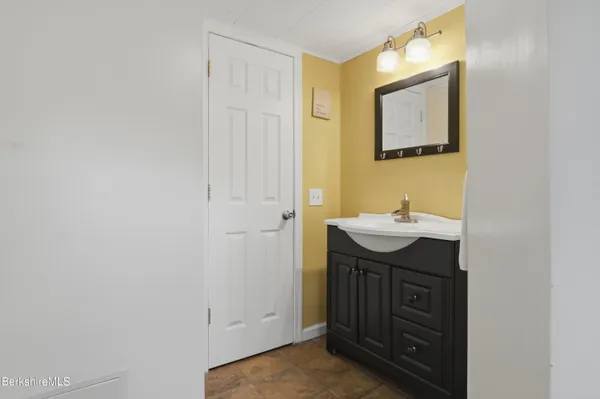 $324,900 | 106 Ingalls Road, Cheshire, MA 01225