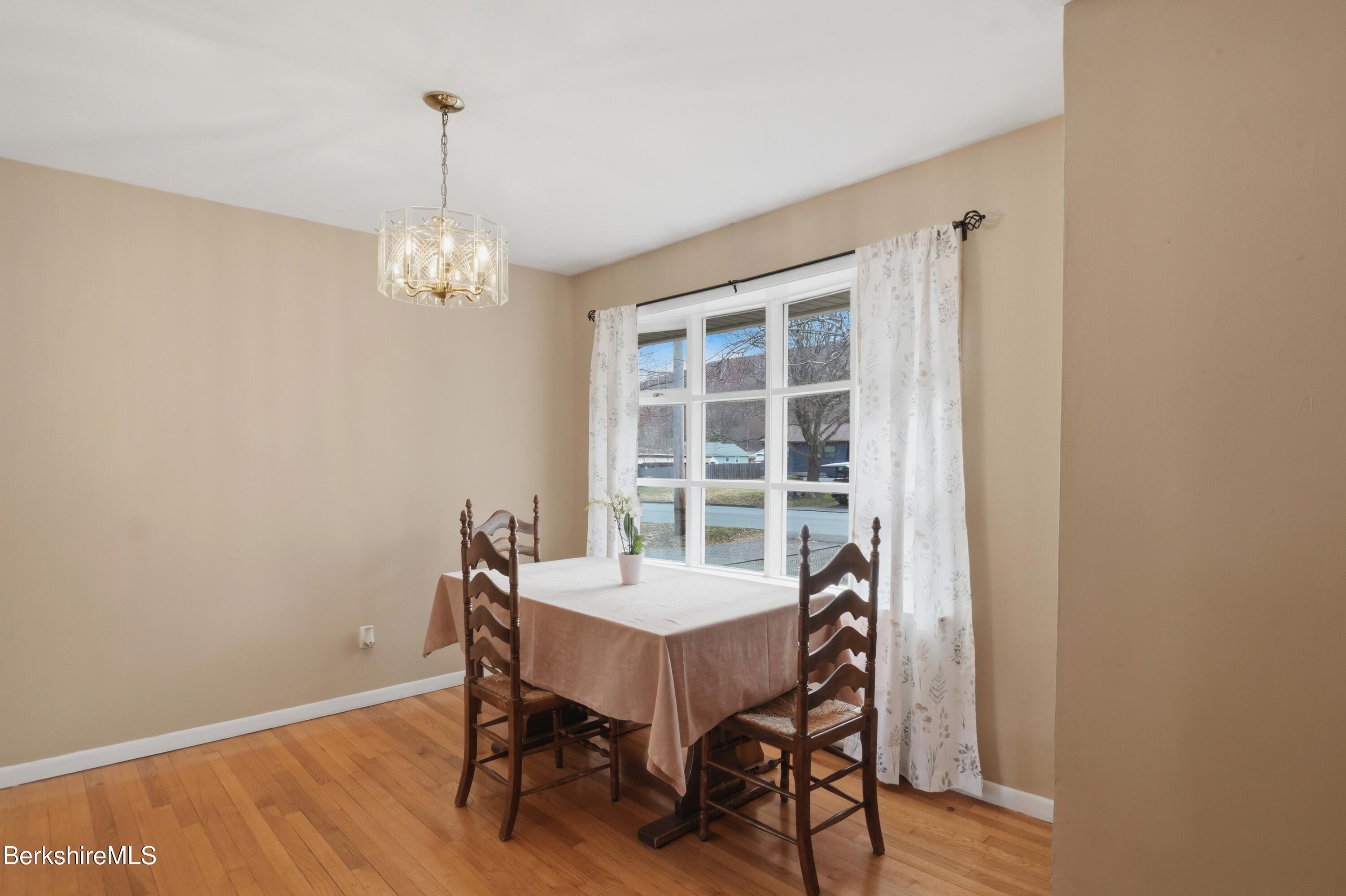 106 Ingalls Road Cheshire, MA 01225 - Photo 8 of 68 Dining Area