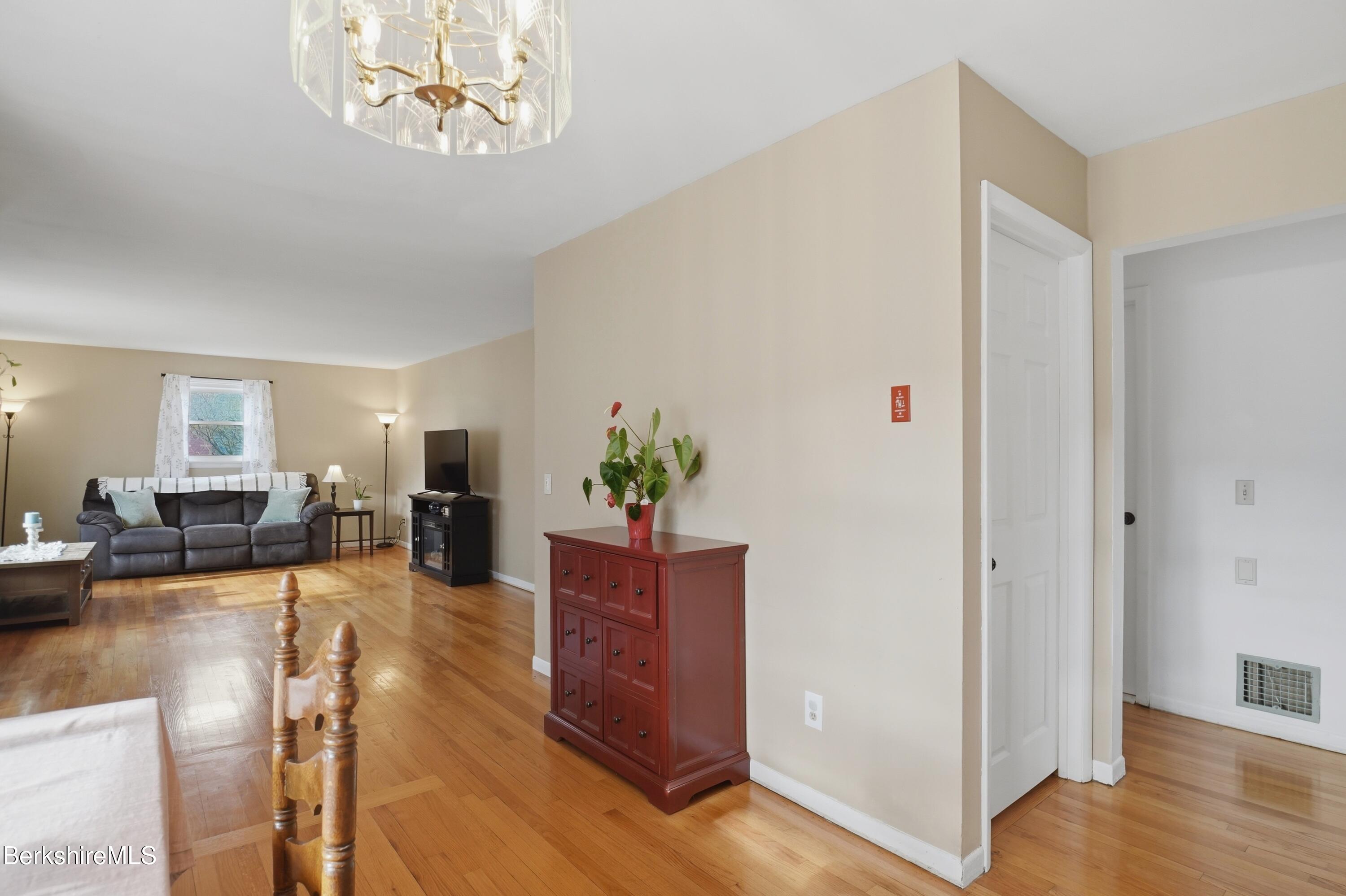 106 Ingalls Road Cheshire, MA 01225 - Photo 9 of 68 Dining Area