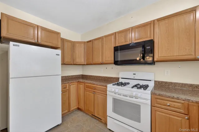 $340,000 | 9 Nicole Circle, Unit 3, Ossining, NY 10562