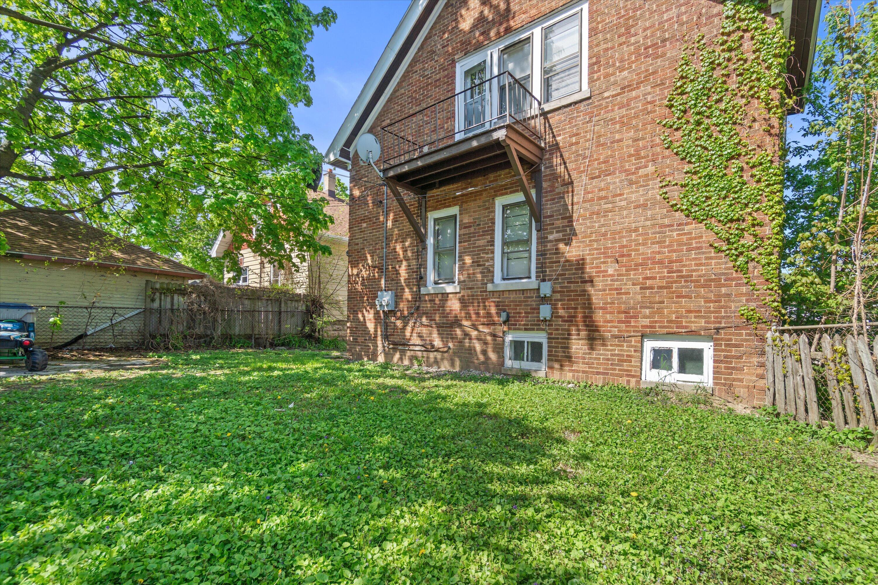 2808 North 57th Street, Unit 2810 Milwaukee, WI 53210 - Photo 17 of 21 05-DSC00513