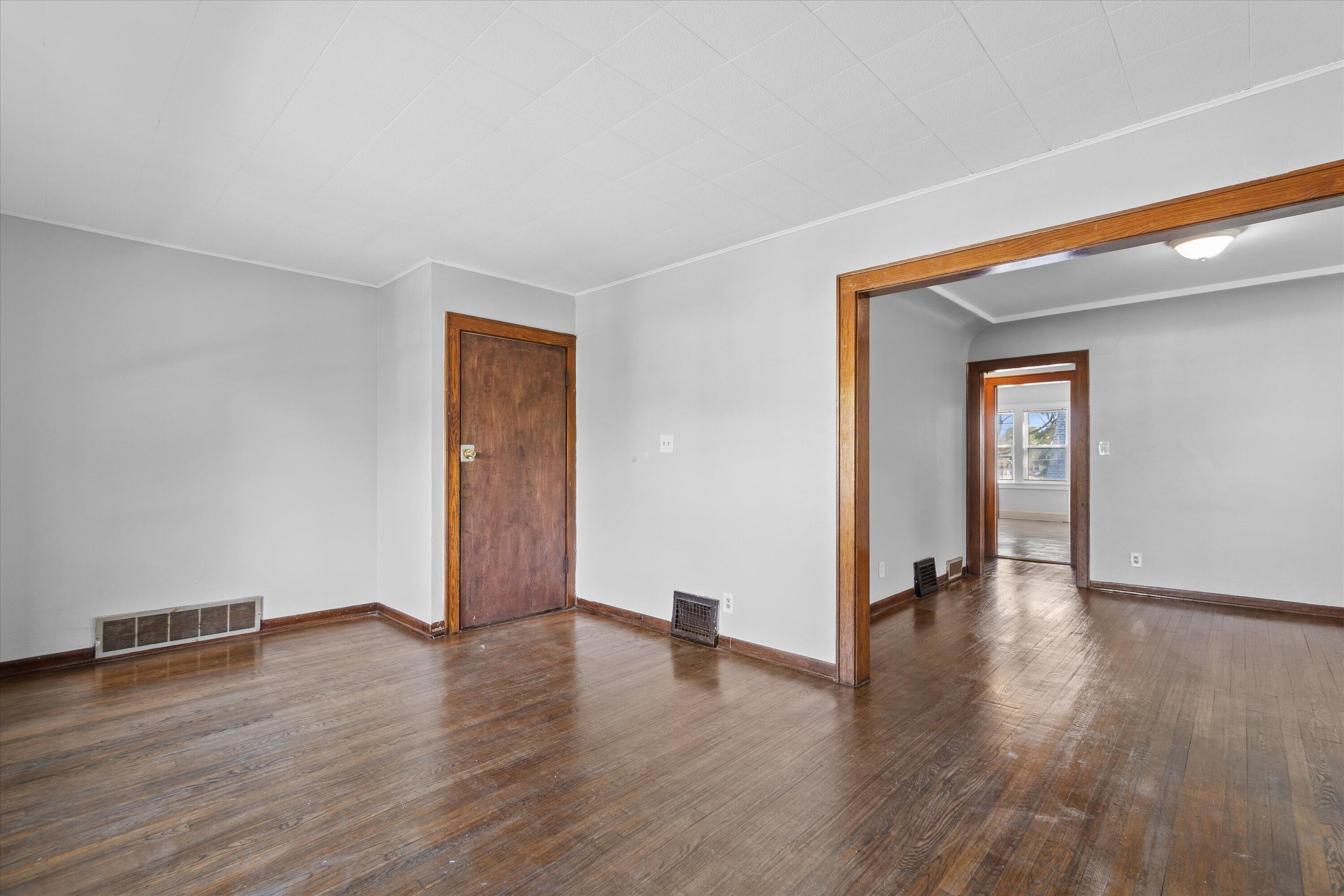 2808 North 57th Street, Unit 2810 Milwaukee, WI 53210 - Photo 3 of 21 08-DSC00531