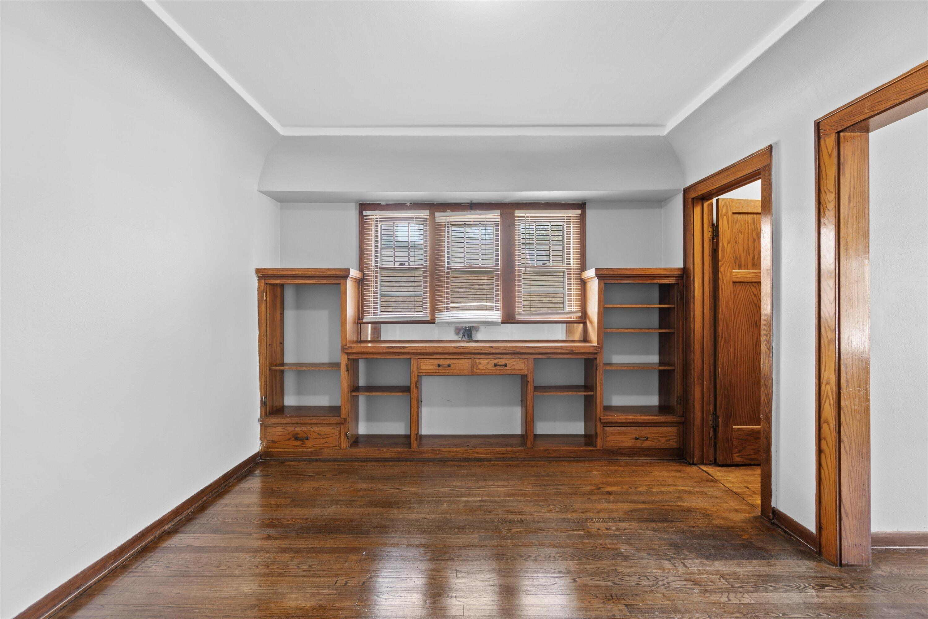 2808 North 57th Street, Unit 2810 Milwaukee, WI 53210 - Photo 4 of 21 10-DSC00543