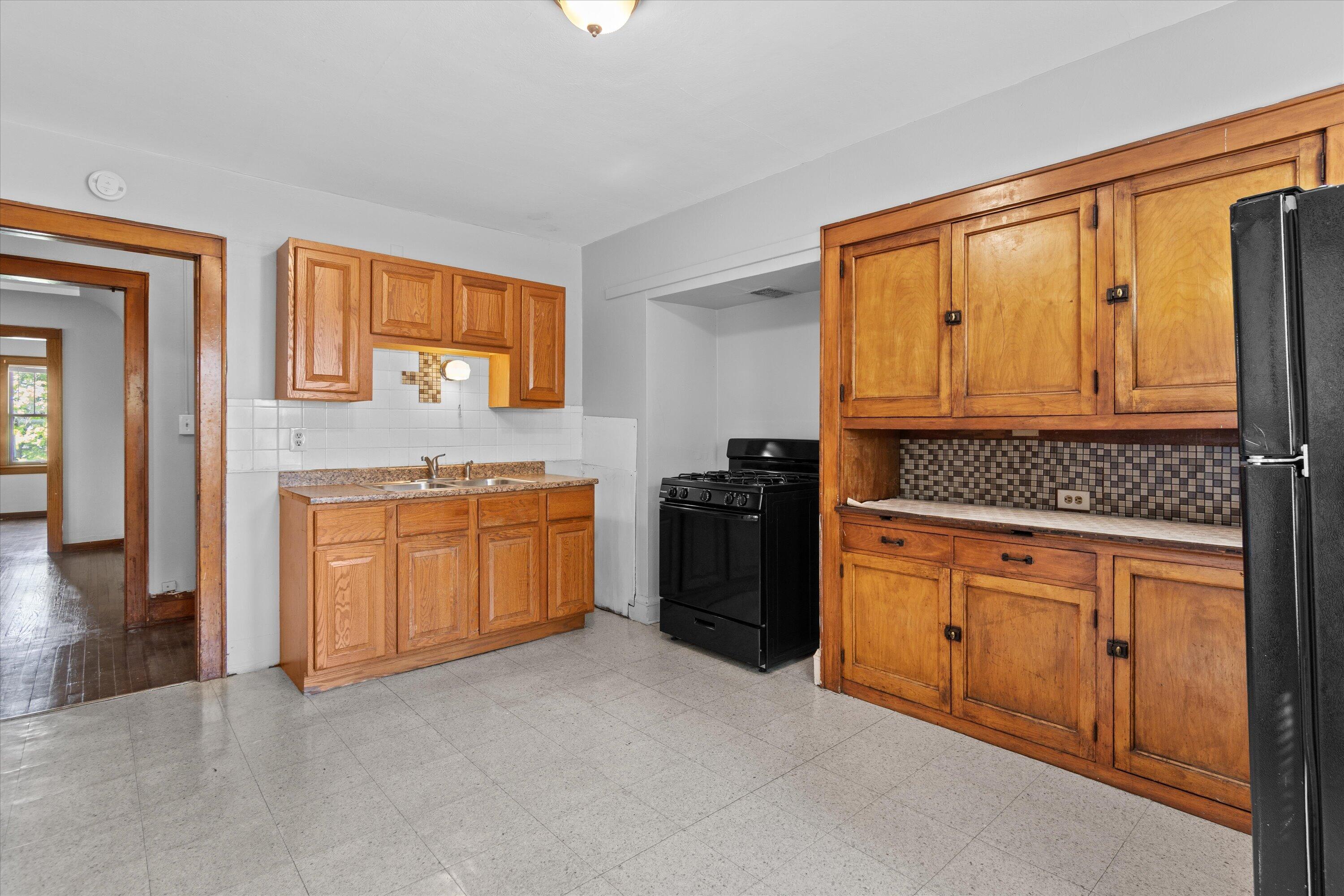 2808 North 57th Street, Unit 2810 Milwaukee, WI 53210 - Photo 6 of 21 19-DSC00600