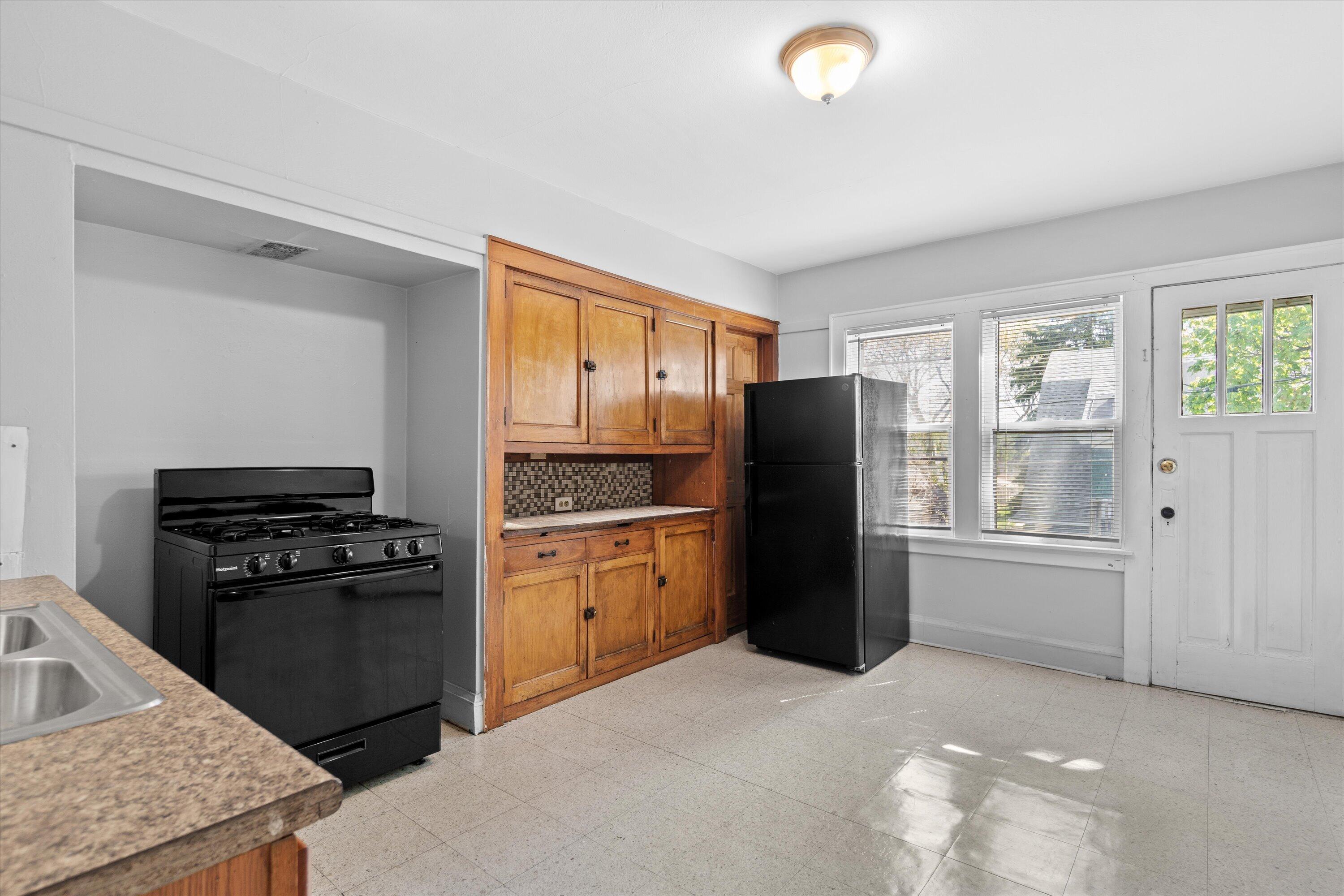 2808 North 57th Street, Unit 2810 Milwaukee, WI 53210 - Photo 7 of 21 18-DSC00593