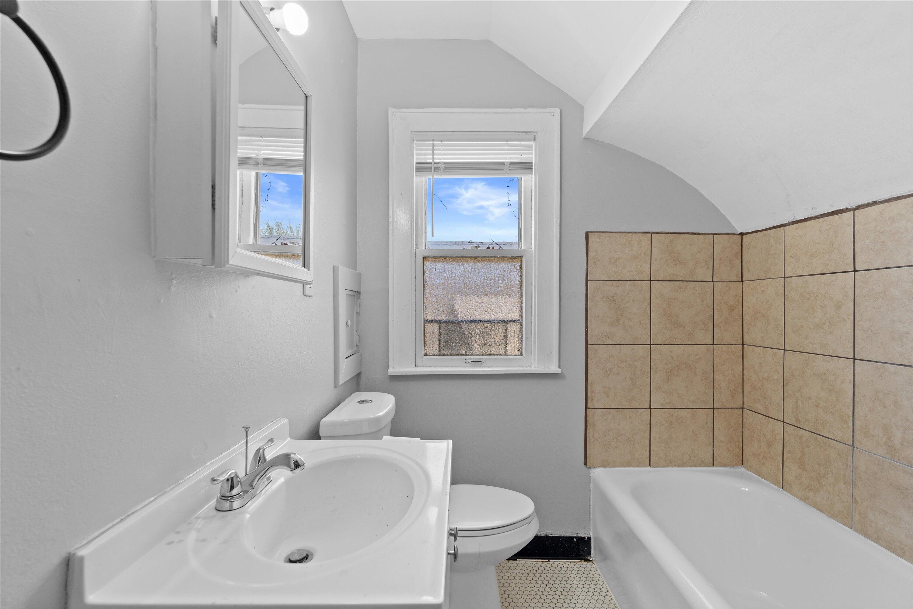 2808 North 57th Street, Unit 2810 Milwaukee, WI 53210 - Photo 8 of 21 17-DSC00591