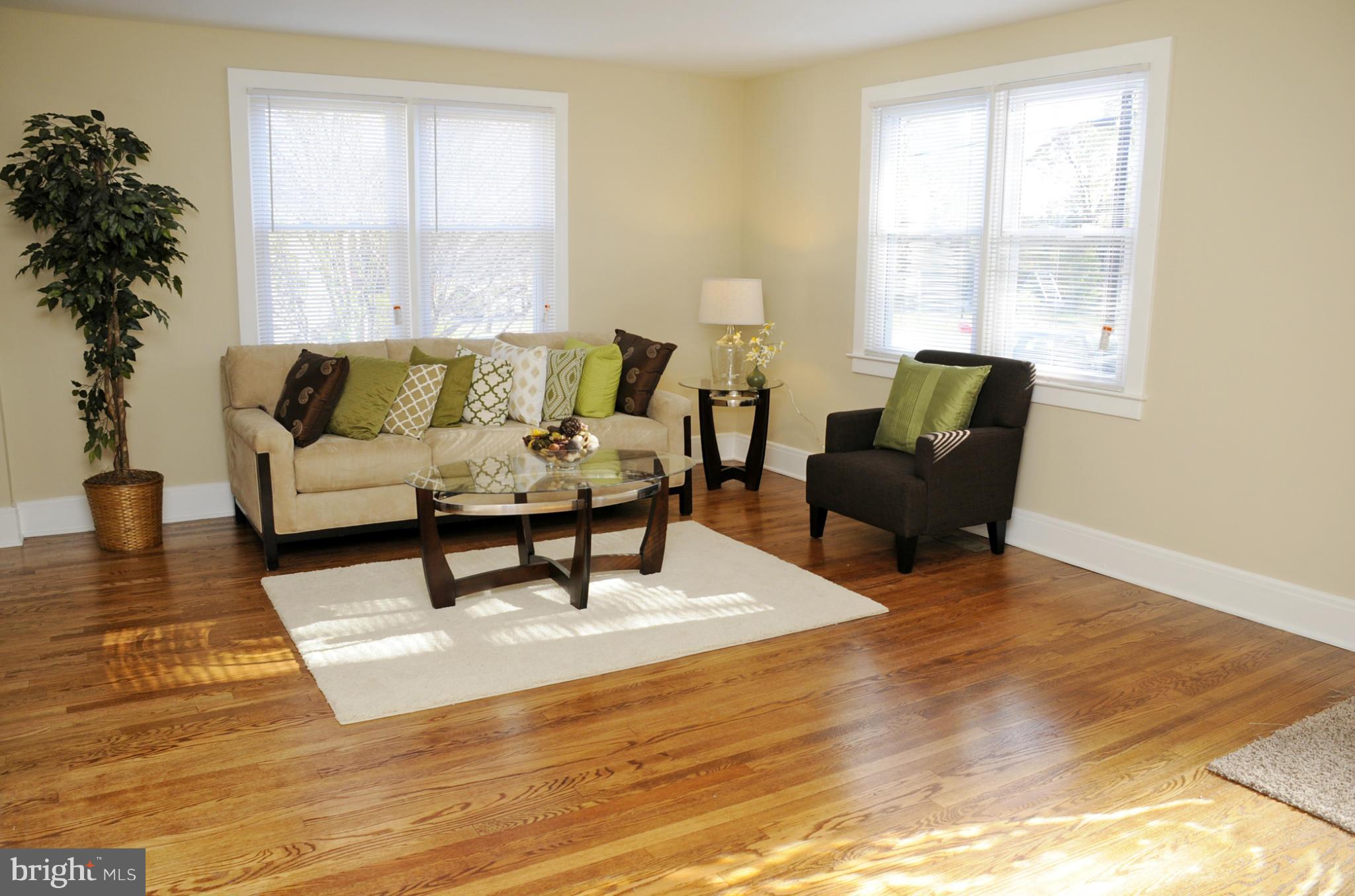 1204 Valley Road Pasadena, MD 21122 - Photo 3 of 30 Living Room