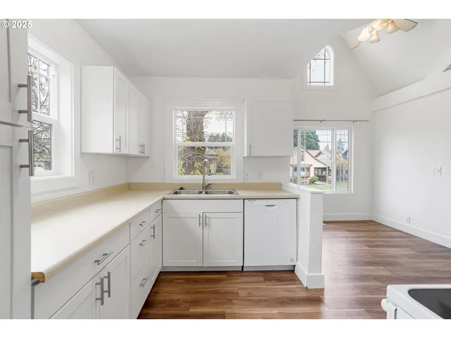 $415,000 | 562 21st Street Northeast, Salem, OR 97301