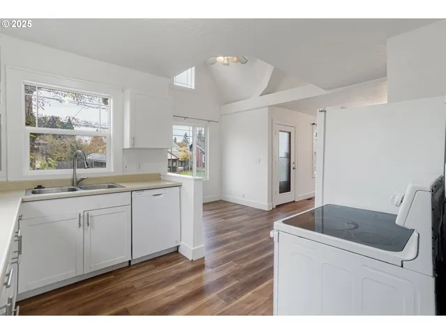 $415,000 | 562 21st Street Northeast, Salem, OR 97301