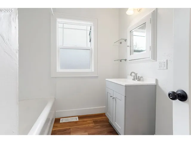 $415,000 | 562 21st Street Northeast, Salem, OR 97301