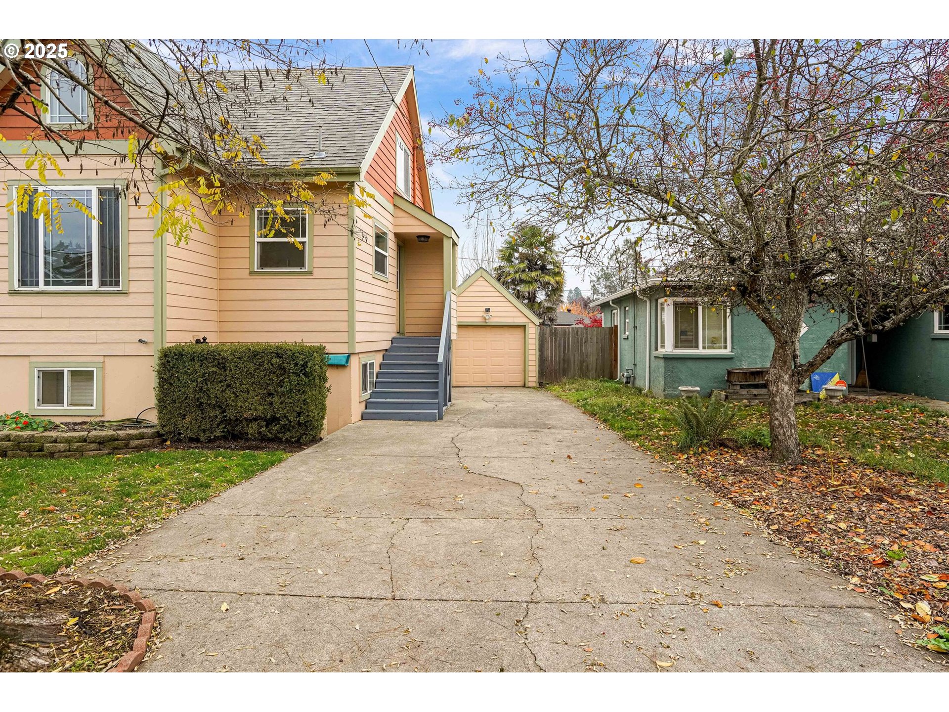 562 21st Street Northeast Salem, OR 97301 - Photo 3 of 45 a view of a backyard of the house