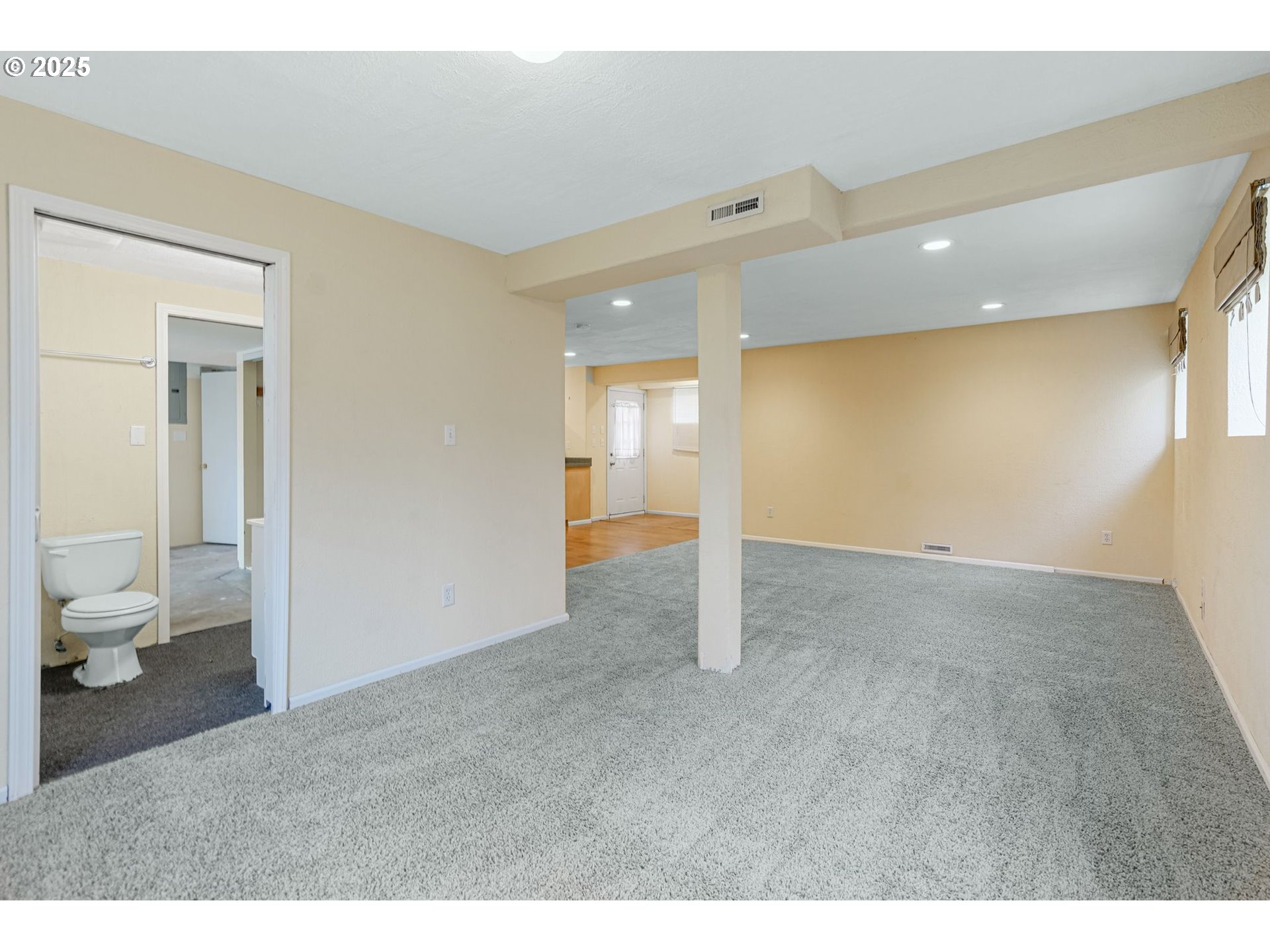 562 21st Street Northeast Salem, OR 97301 - Photo 32 of 45 a view of empty room