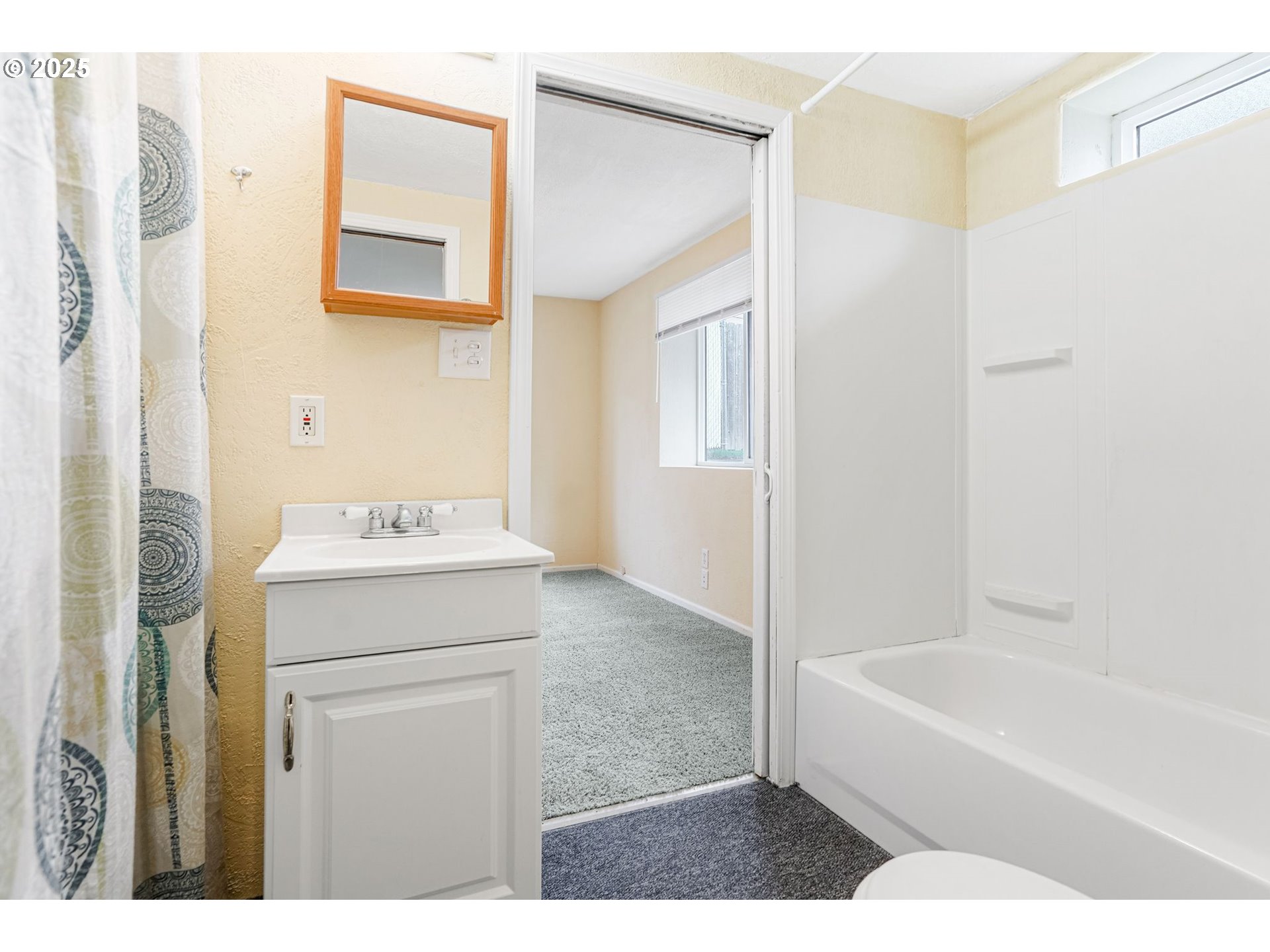 562 21st Street Northeast Salem, OR 97301 - Photo 42 of 45 a bathroom with a tub sink and mirror