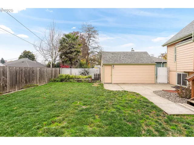 $415,000 | 562 21st Street Northeast, Salem, OR 97301