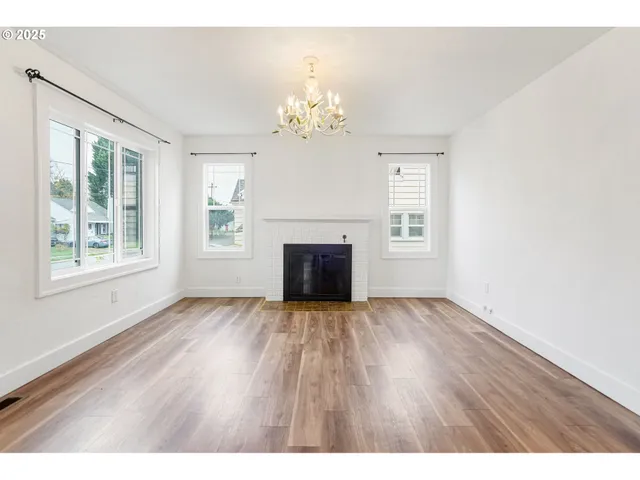 $415,000 | 562 21st Street Northeast, Salem, OR 97301