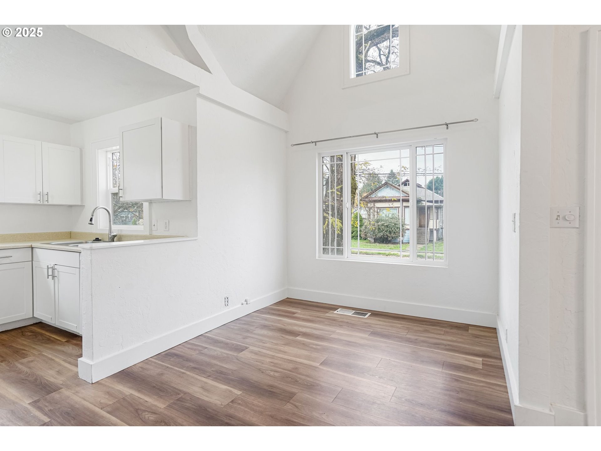562 21st Street Northeast Salem, OR 97301 - Photo 9 of 45 a view of kitchen with window