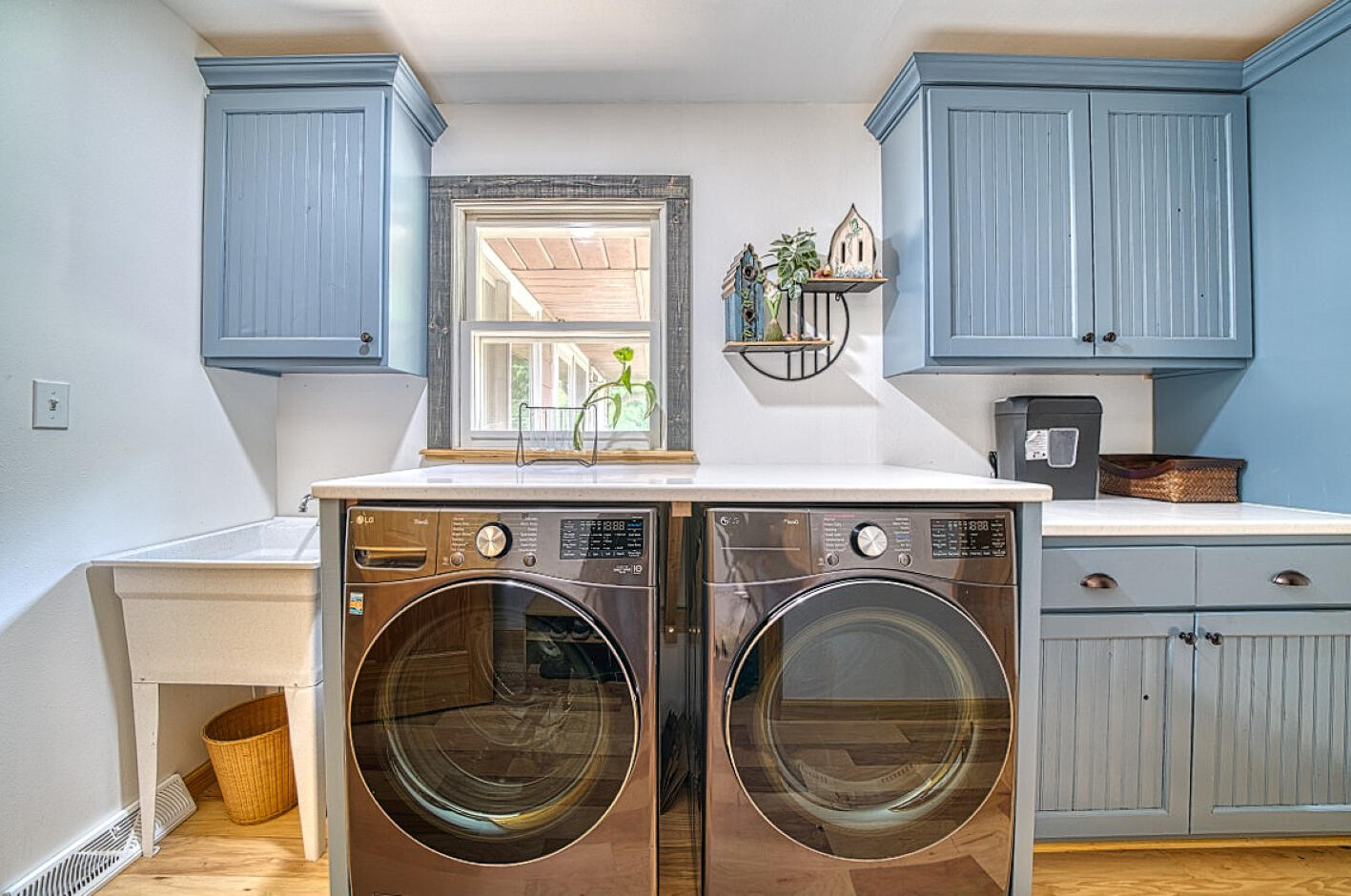W304S3236 Brookhill Road Genesee, WI 53189 - Photo 19 of 67 Main floor laundry room