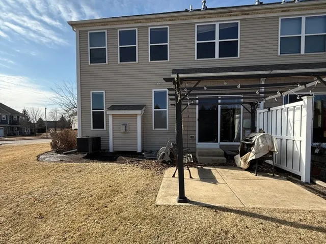 $2,550 | 286 Wolverine Drive, Oswego, IL 60543