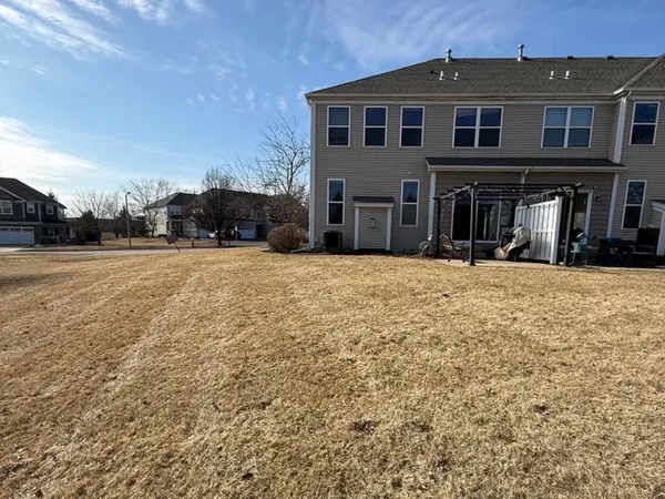 $2,400 | 286 Wolverine Drive, Oswego, IL 60543