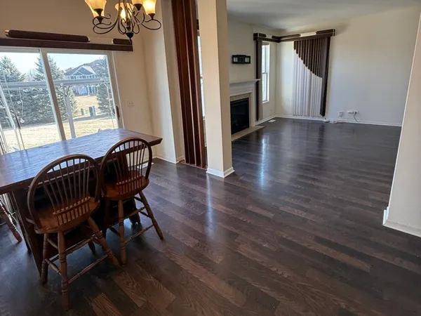 $2,400 | 286 Wolverine Drive, Oswego, IL 60543
