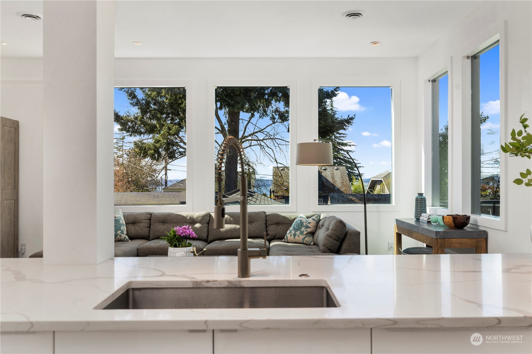 4136 Southwest Austin Street Seattle, WA 98136 - Photo 6 of 32 Gallery Image 6