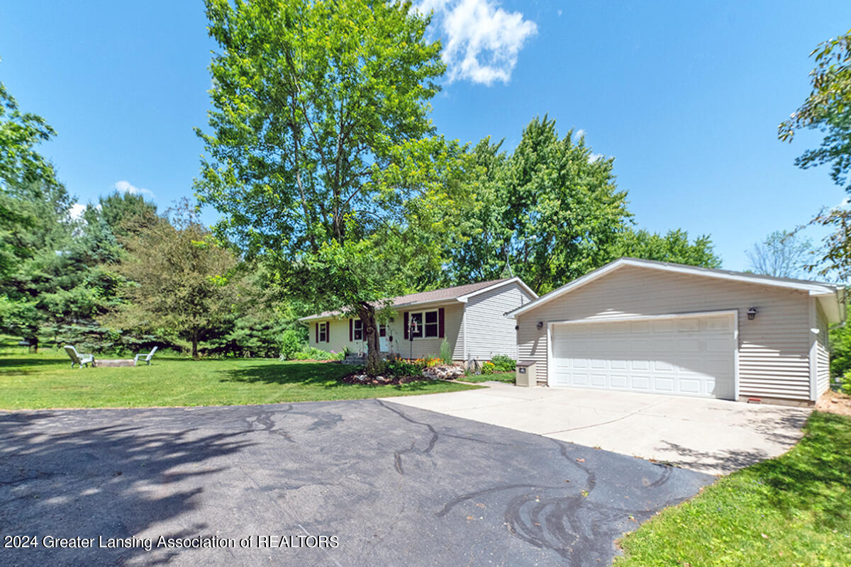 6833 East Howe Road Bath, MI 48808 - Photo 2 of 25 02