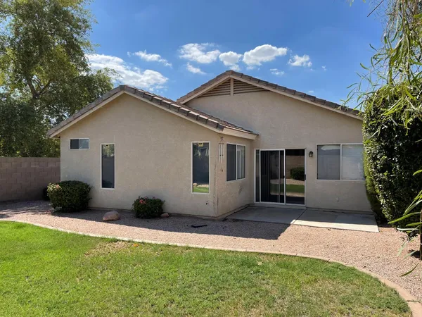 $1,895 | 6831 South 33rd Drive, Phoenix, AZ 85041