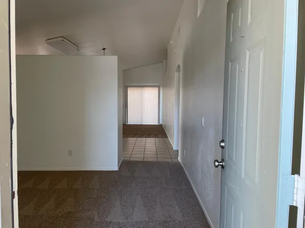 $1,895 | 6831 South 33rd Drive, Phoenix, AZ 85041