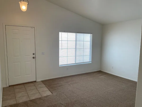 $1,895 | 6831 South 33rd Drive, Phoenix, AZ 85041