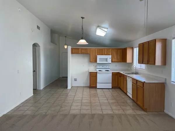 $1,895 | 6831 South 33rd Drive, Phoenix, AZ 85041