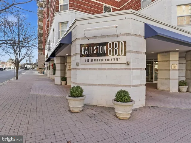 $2,900 | 880 North Pollard Street, Unit 323, Arlington, VA 22203