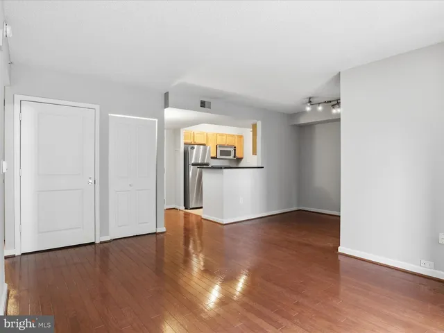 $2,900 | 880 North Pollard Street, Unit 323, Arlington, VA 22203