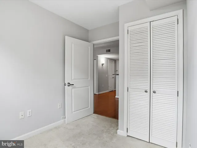 $2,900 | 880 North Pollard Street, Unit 323, Arlington, VA 22203