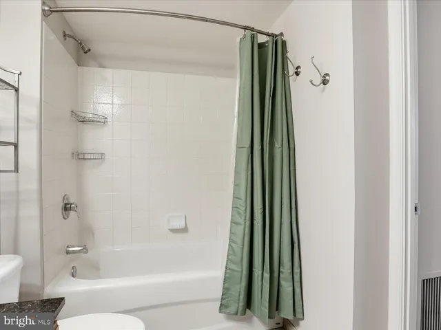 $2,900 | 880 North Pollard Street, Unit 323, Arlington, VA 22203