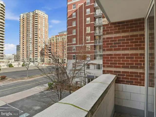 $2,900 | 880 North Pollard Street, Unit 323, Arlington, VA 22203