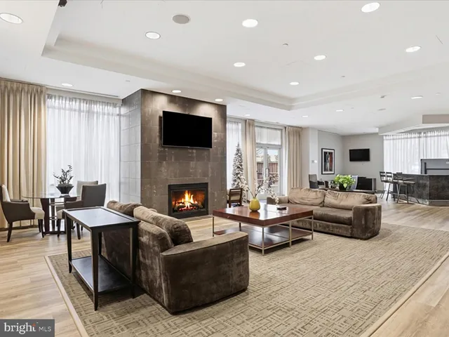 $2,900 | 880 North Pollard Street, Unit 323, Arlington, VA 22203