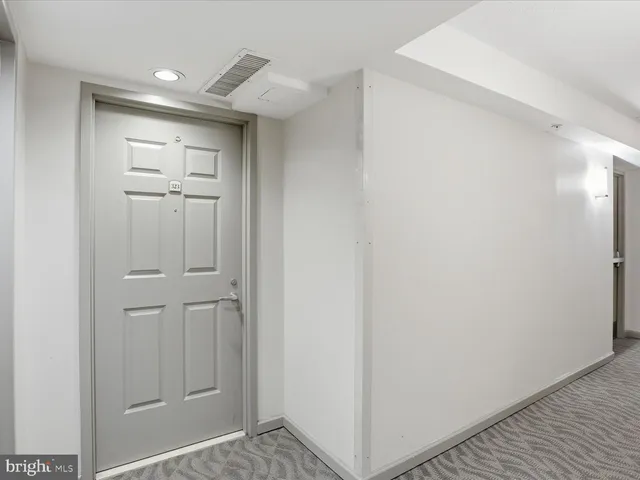 $2,900 | 880 North Pollard Street, Unit 323, Arlington, VA 22203