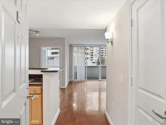 $2,900 | 880 North Pollard Street, Unit 323, Arlington, VA 22203